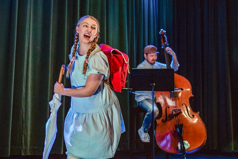 Barnas kulturhus: Hit eit steg